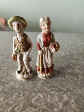 Vintage Porcelain Country Couple Figurines - Hand-Painted Cream & Red